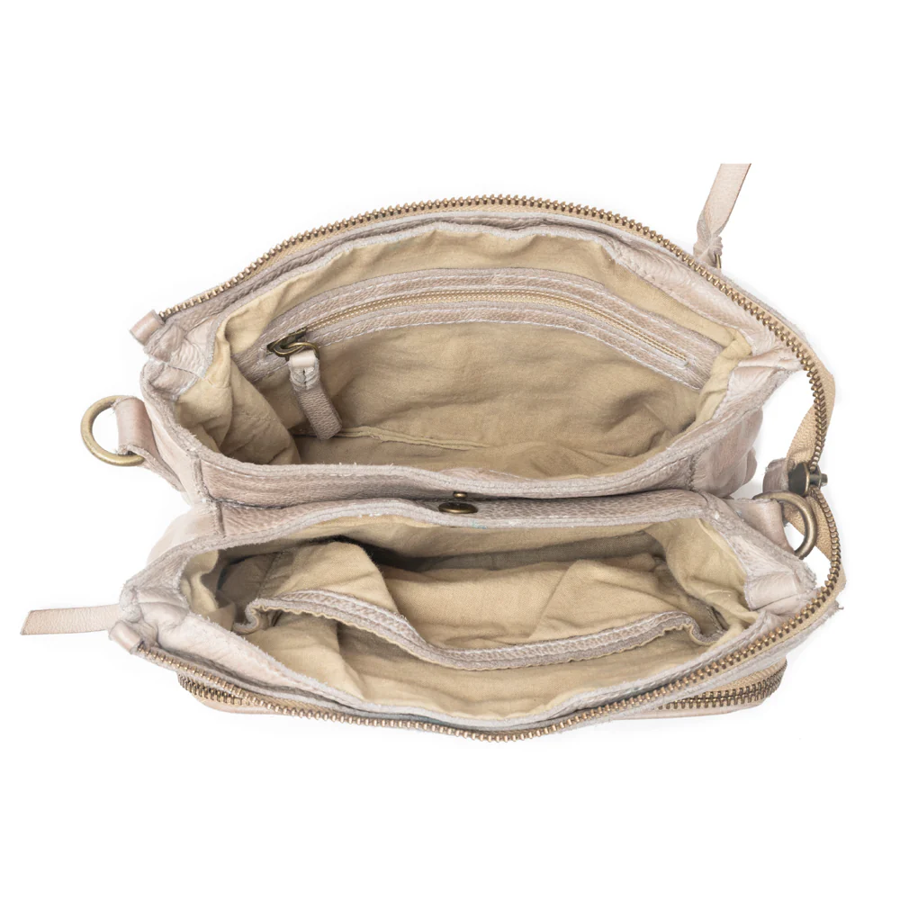 8762-mossveil-leather-bag-in-beige-1.webp