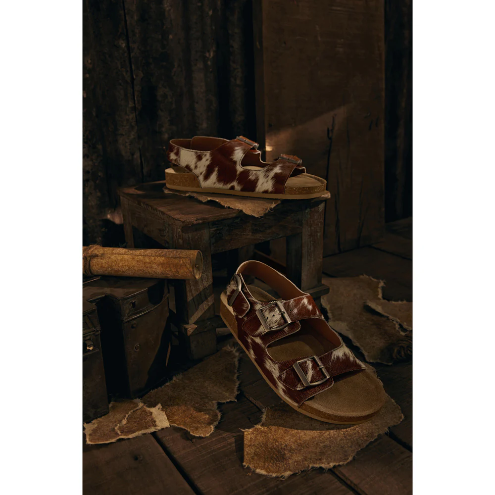 8776-mountain-path-leather-sandals-in-brown-light-hair-on-hide-1.webp