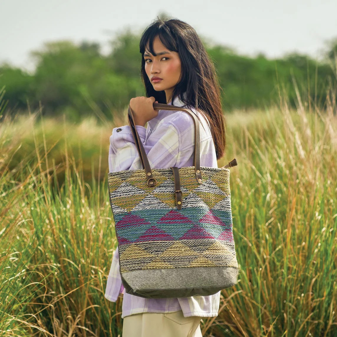 8827-multicolored-waves-tote-bag–1.webp
