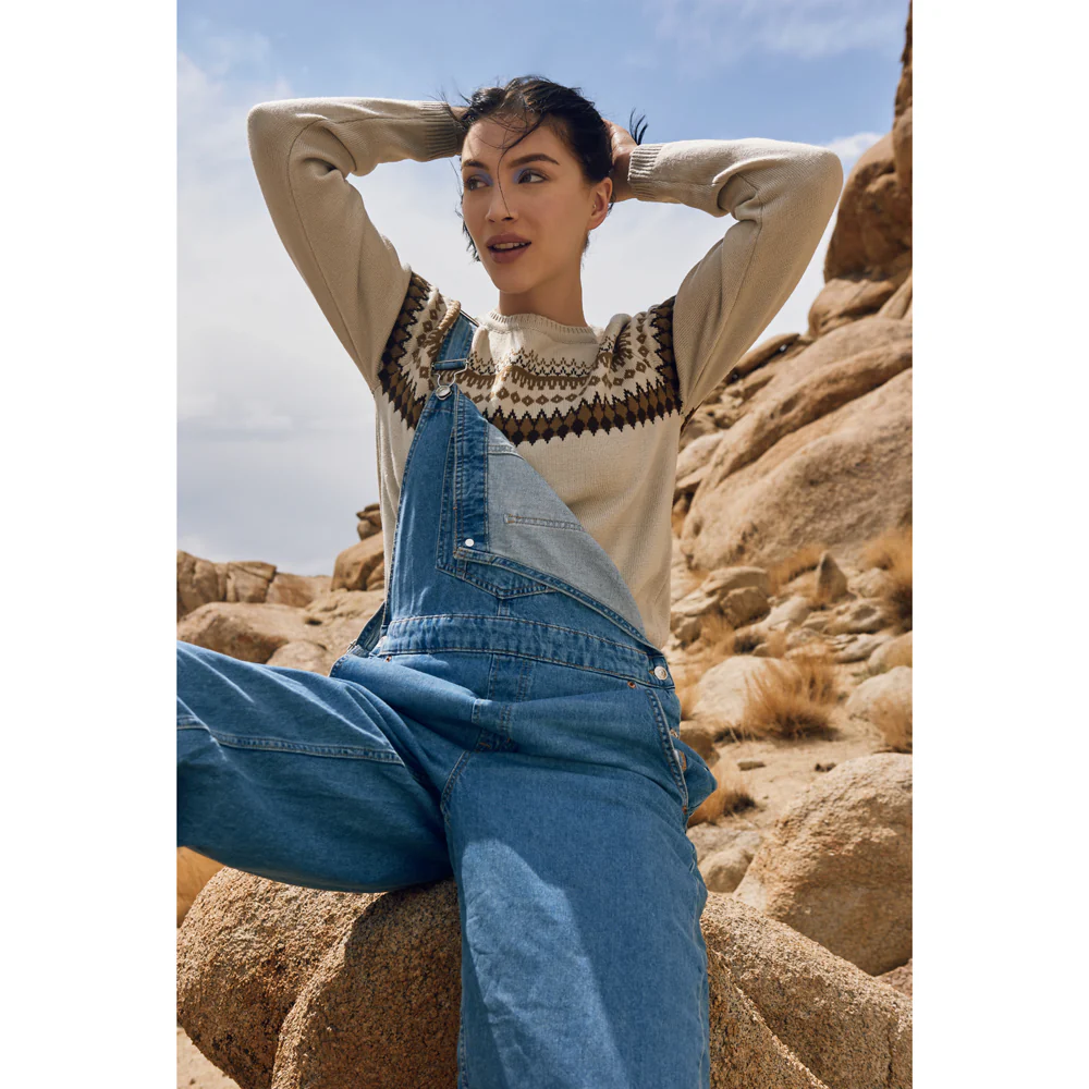 9332-necklace-sweater-1.webp