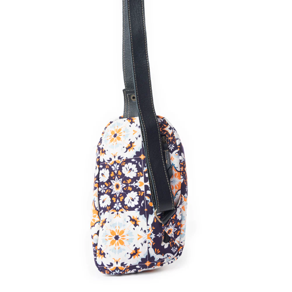 9523-oasis-blooms-fanny-pack-bag-in-black-white-1.webp