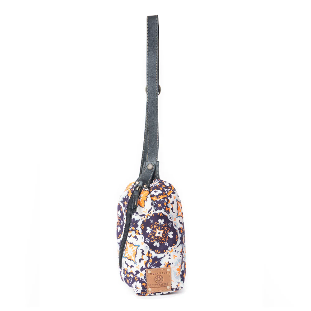 9523-oasis-blooms-fanny-pack-bag-in-black-white-1.webp