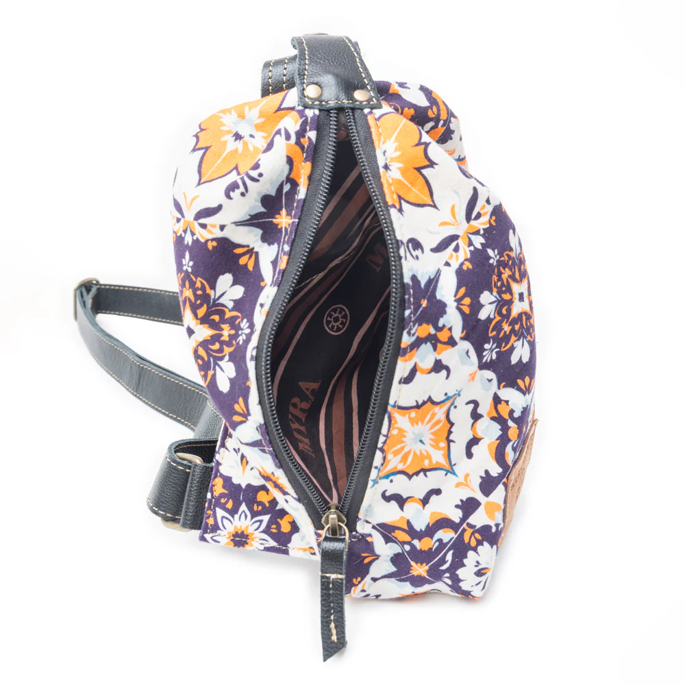 9523-oasis-blooms-fanny-pack-bag-in-black-white-1.webp