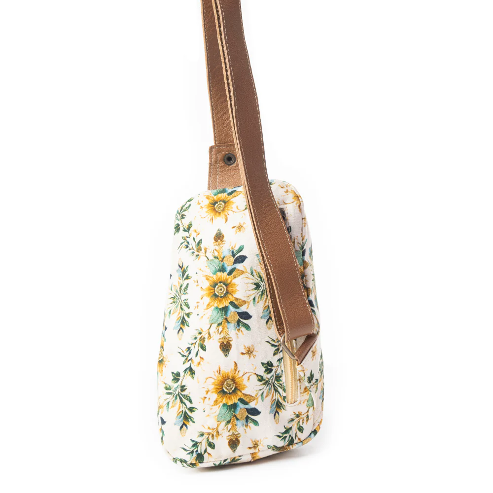 9524-oasis-blooms-fanny-pack-bag-in-brown-white-1.webp