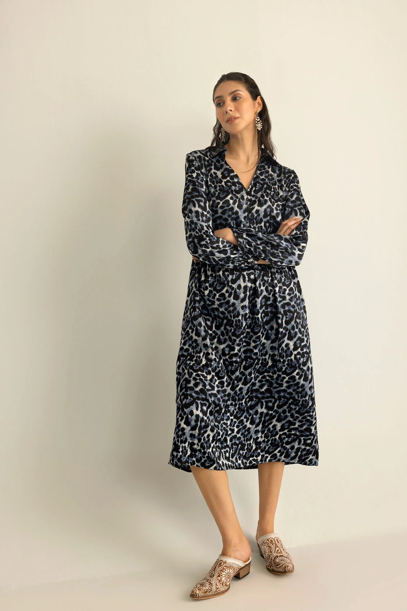 9788-palm-theory-with-animal-print-maxi-dress-in-twilight-navy-1.webp